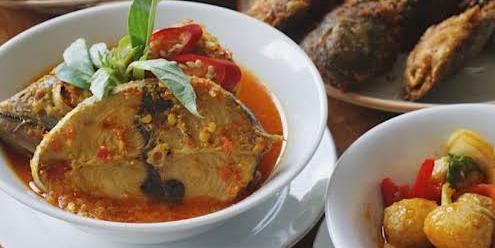 Ibu Amel's Warung: Flavorful Rice Dishes That Captivate Cilacap's Heart