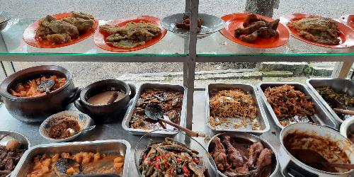 Nasi Hangat, Rasa Hangat: Warung Ibu Amel di Jantung Cilacap